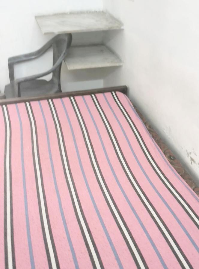 Gandhi Ganaga Guest House Варанаси Экстерьер фото