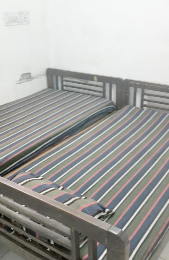 Gandhi Ganaga Guest House Варанаси Экстерьер фото