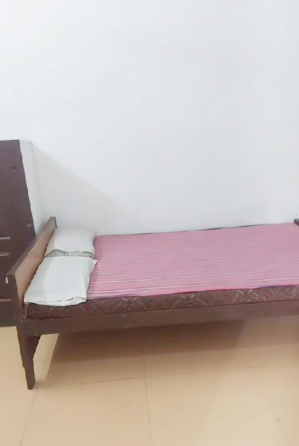 Gandhi Ganaga Guest House Варанаси Экстерьер фото
